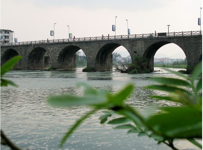 20080905_e4e3191a5303b3dc8ae0d0ZAugFEAoMR.jpg